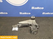 Петля капота правая